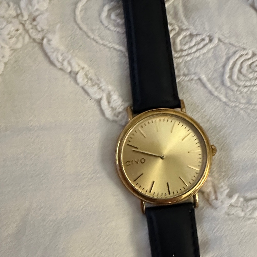Arvo Gold-Tone Minimalist Watch with Black Leather Strap unisex - Picture 3 of 7